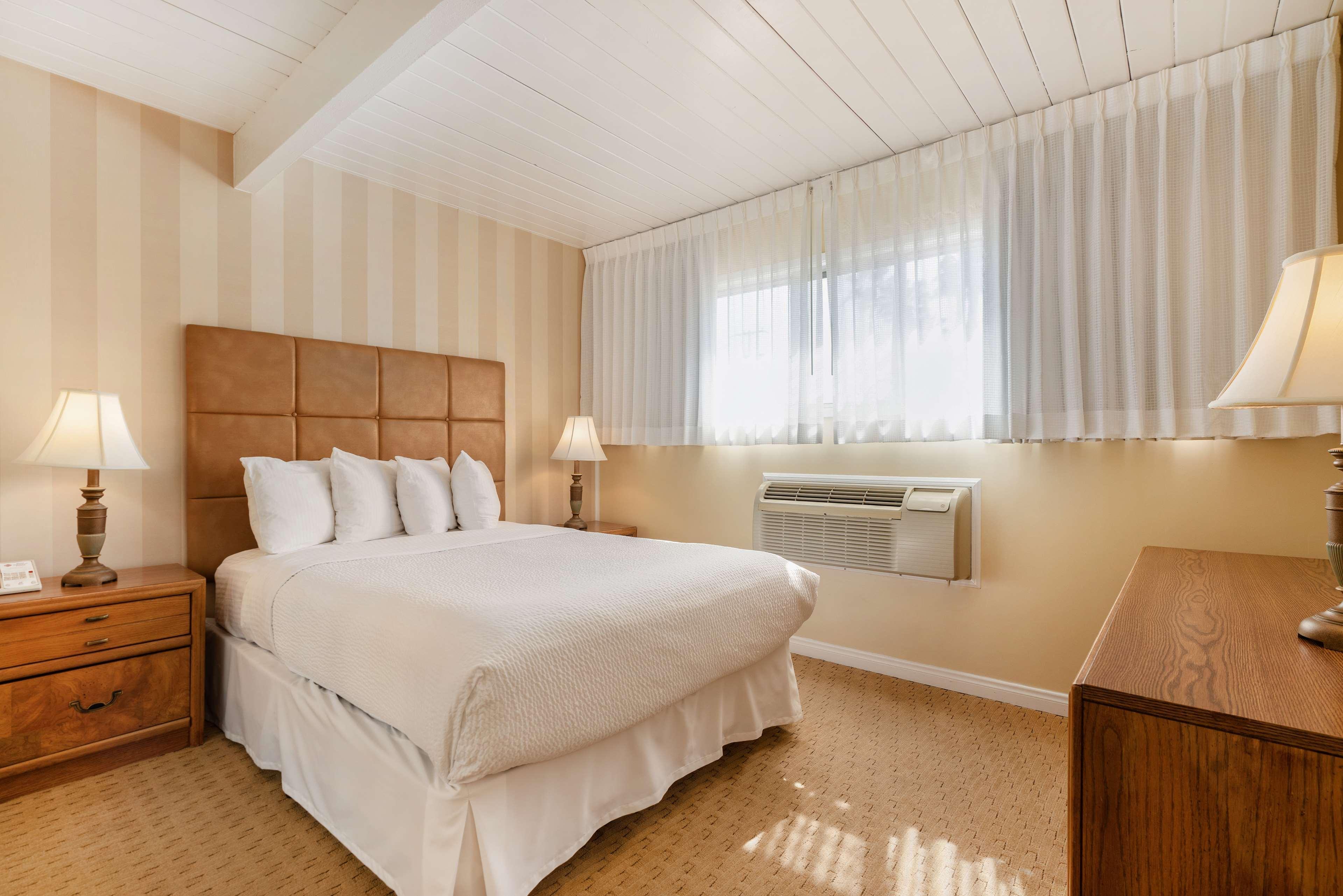 One-Bedroom Apartment with Queen Bed and Sofa Bed - Non-Smoking