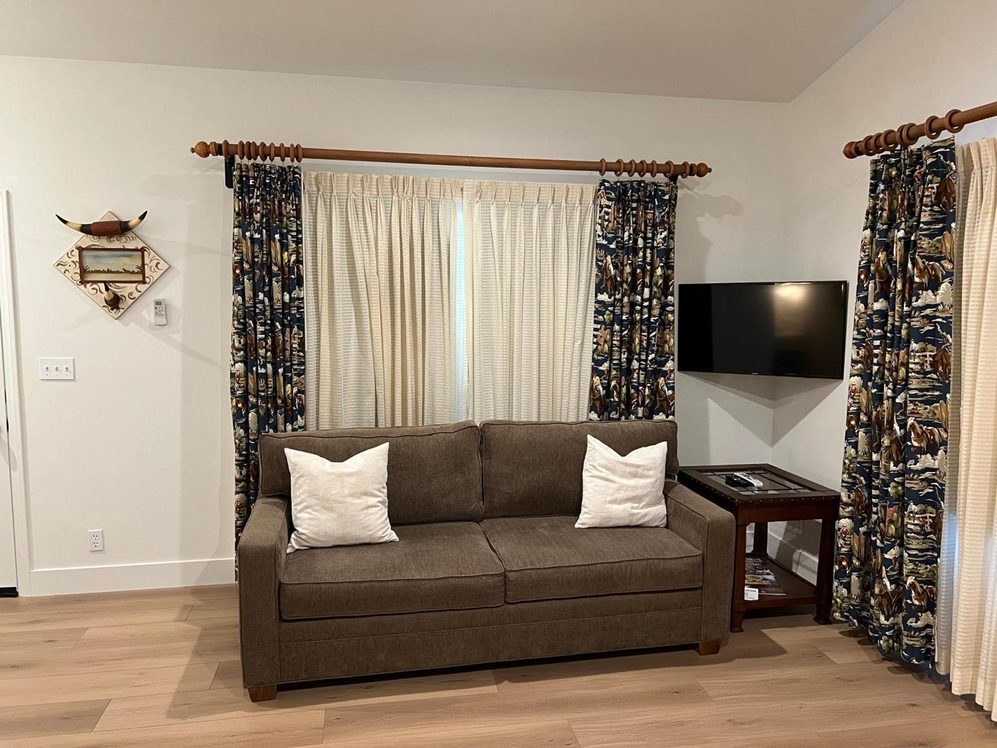 Deluxe Ranch Room