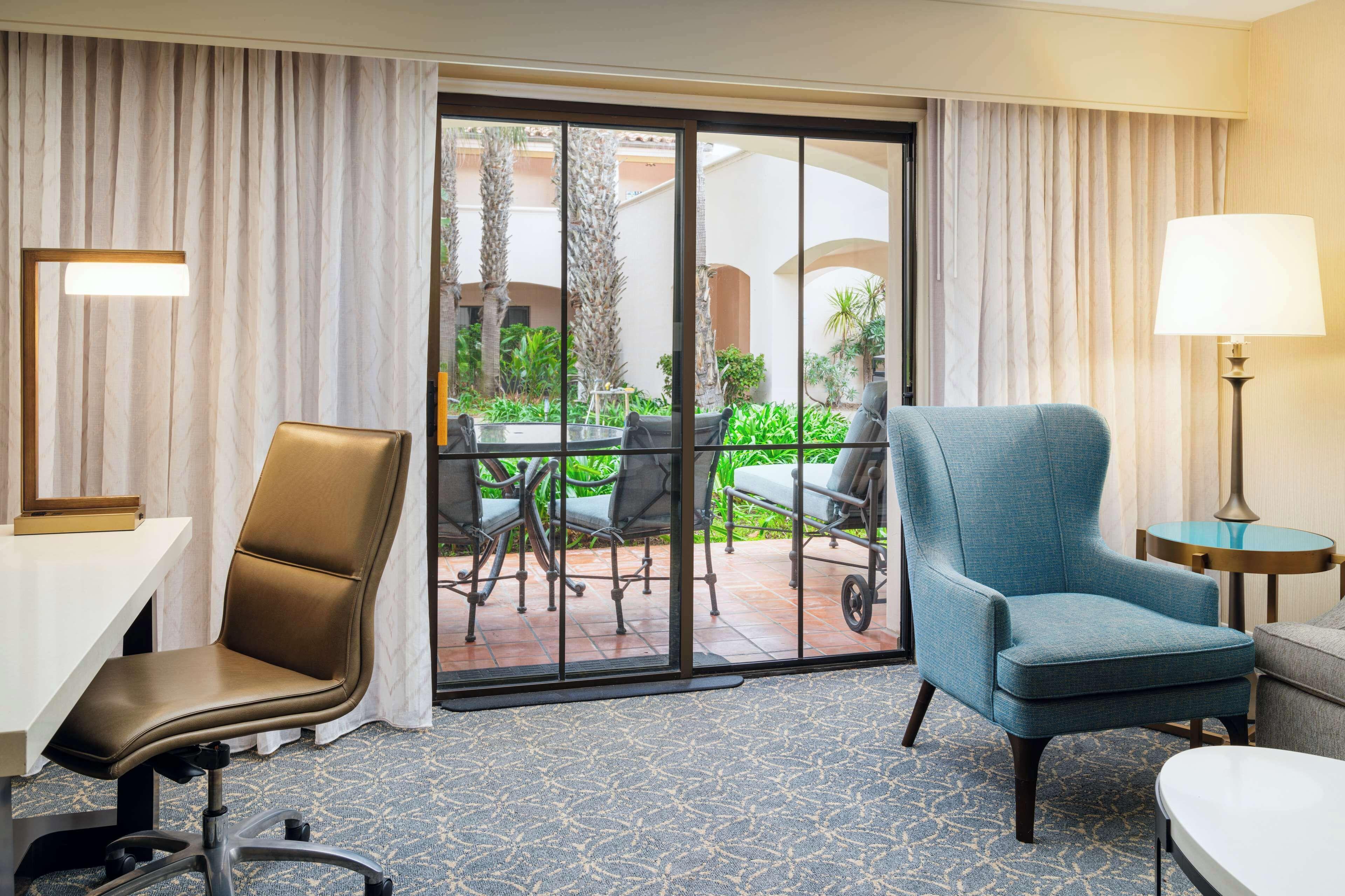 King Room Resort View Mobility Access
