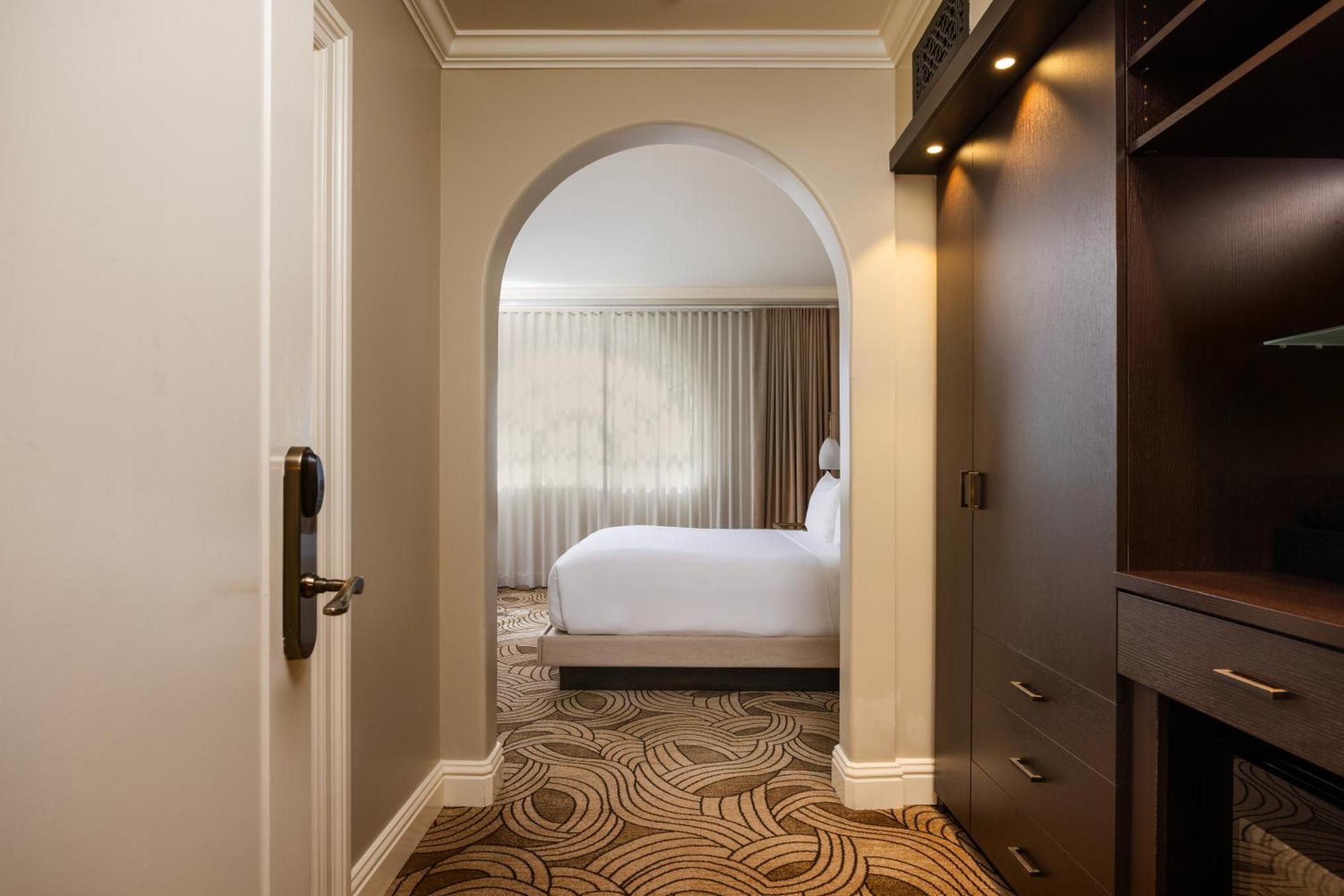 Luxury King Room