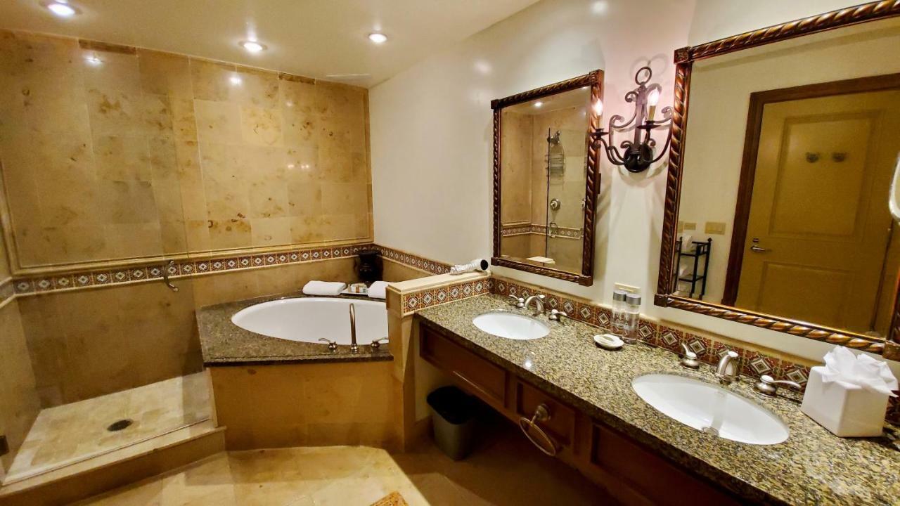 Deluxe Queen Room with Two Queen Beds,906288838:JPEG