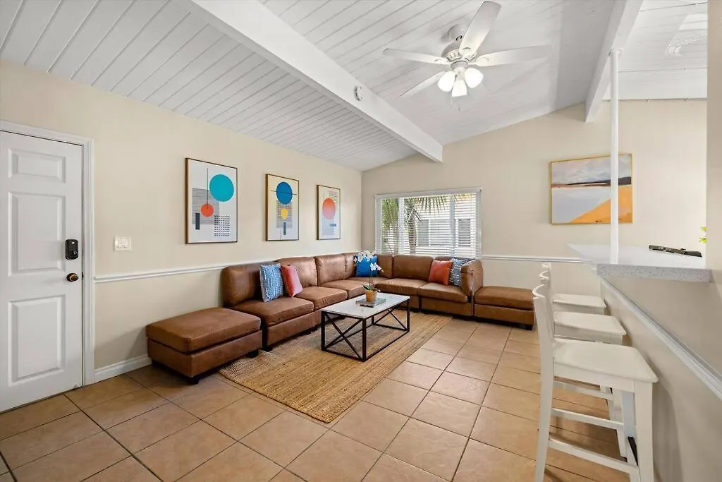 New 2 Bed Apartment Close To Downtown And Beach-1