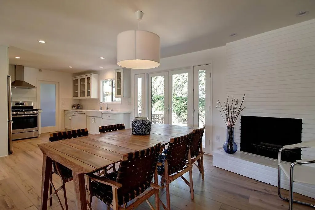 Modern Ranch Style House Near Lake Los Carneros-1