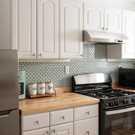 Downtown Santa Barbara Bungalow - 3Bdrm-2