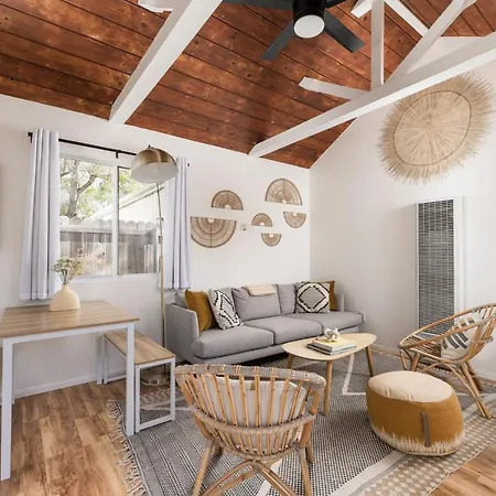 Downtown Santa Barbara Bungalow - 3Bdrm-3