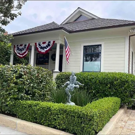 Upscale Downtown Home Walk To Beach Shops Bars 2-2