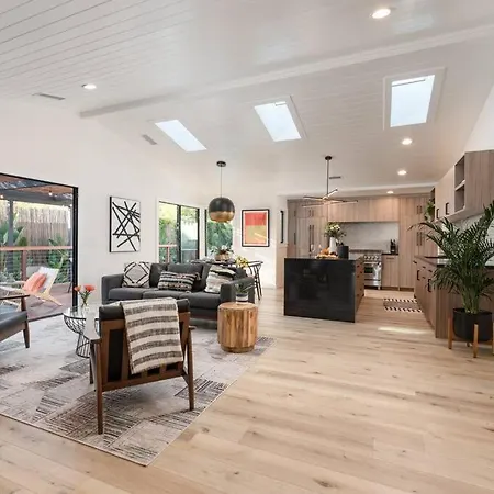 Tropical Beach Villa With Deck, Spa Walk To Ocean-3